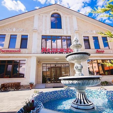 Гостиный Двор Надежда Khlibodarske Exterior foto